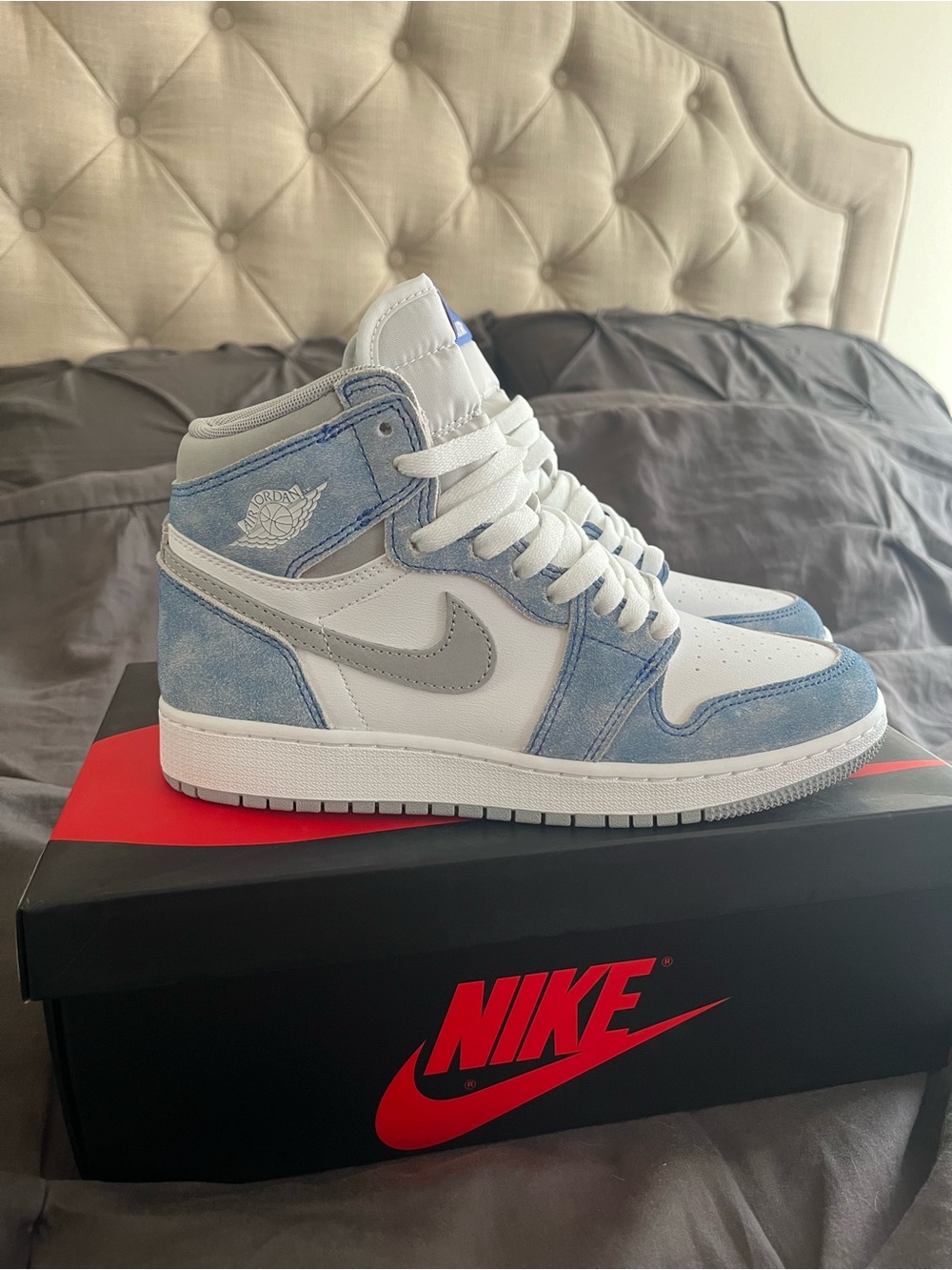 Jordan 1 Hyper Royal